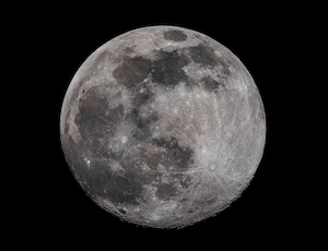 изображение луны на черном фоне 