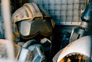 шлем персонажа из Звездных войн 