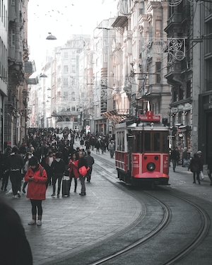 красный трамвай в Стамбуле 