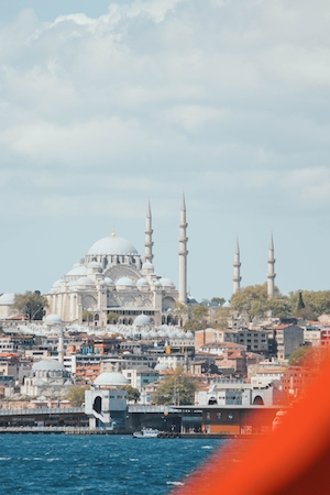 мечеть в Стамбуле днем 