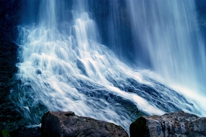 комплекс каскадных водопадов 