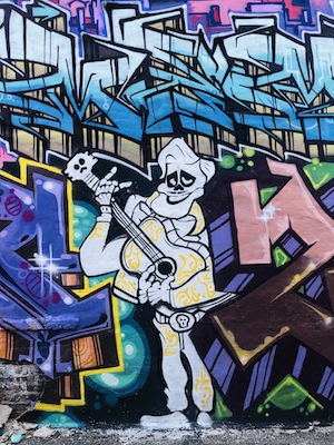 Уличный стиль, граффити на стене 