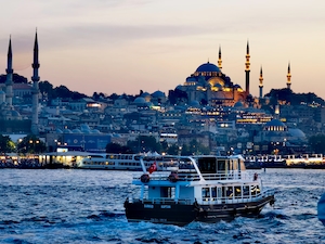 Стамбул на закате с воды