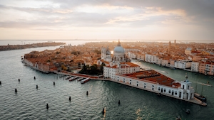 Вид на Венецию сверху, закат