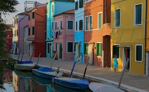 Цветные дома на воде, гондолы
