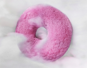 пушистый розовый пончик в облаке 
